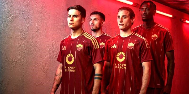 AS Roma khởi động mùa giải mới với mẫu áo mới