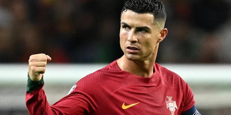 Siêu sao bóng đá hàng đầu thế giới Cristiano Ronaldo