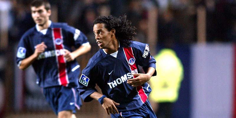 Siêu sao Ronaldinho không thể vực dậy Paris Saint-Germain