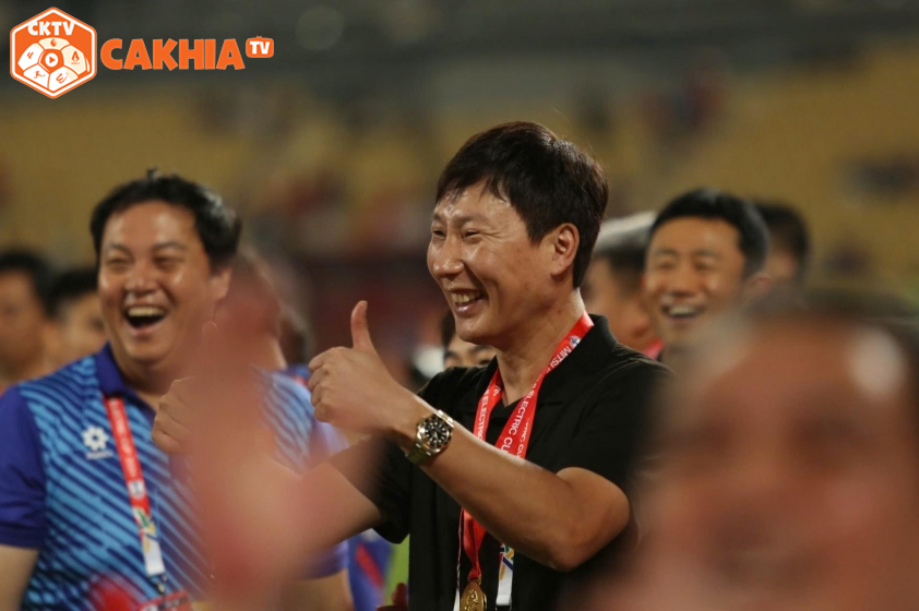 HLV Kim Sang Sik vì trở thành thần tượng của con gái mình HLV Kim Sang Sik vì trở thành thần tượng của con gái mình